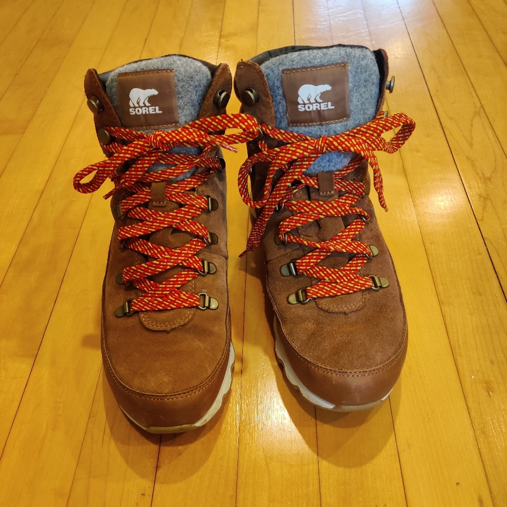Sorel Women's Kinetic Conquest Winter Boots (size 10)